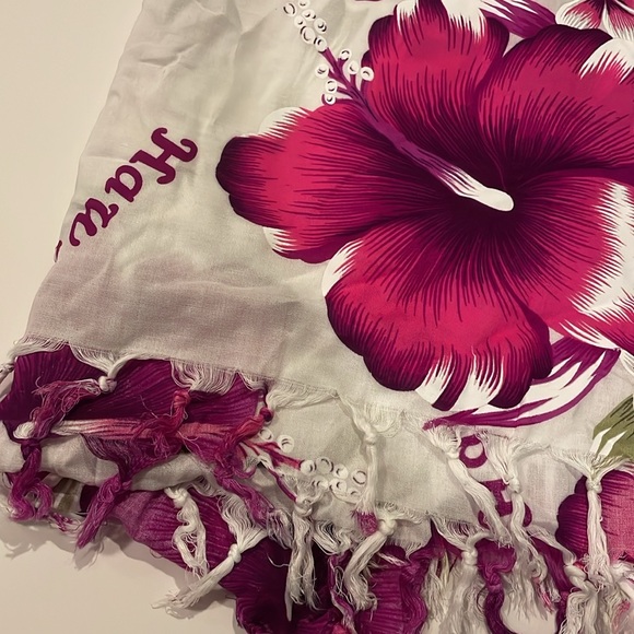 Hawaiian Wrap with Coconut Sarong Buckle - Picture 2 of 3